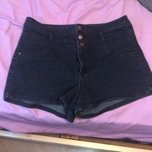 *SOlD* High waisted jean shorts!